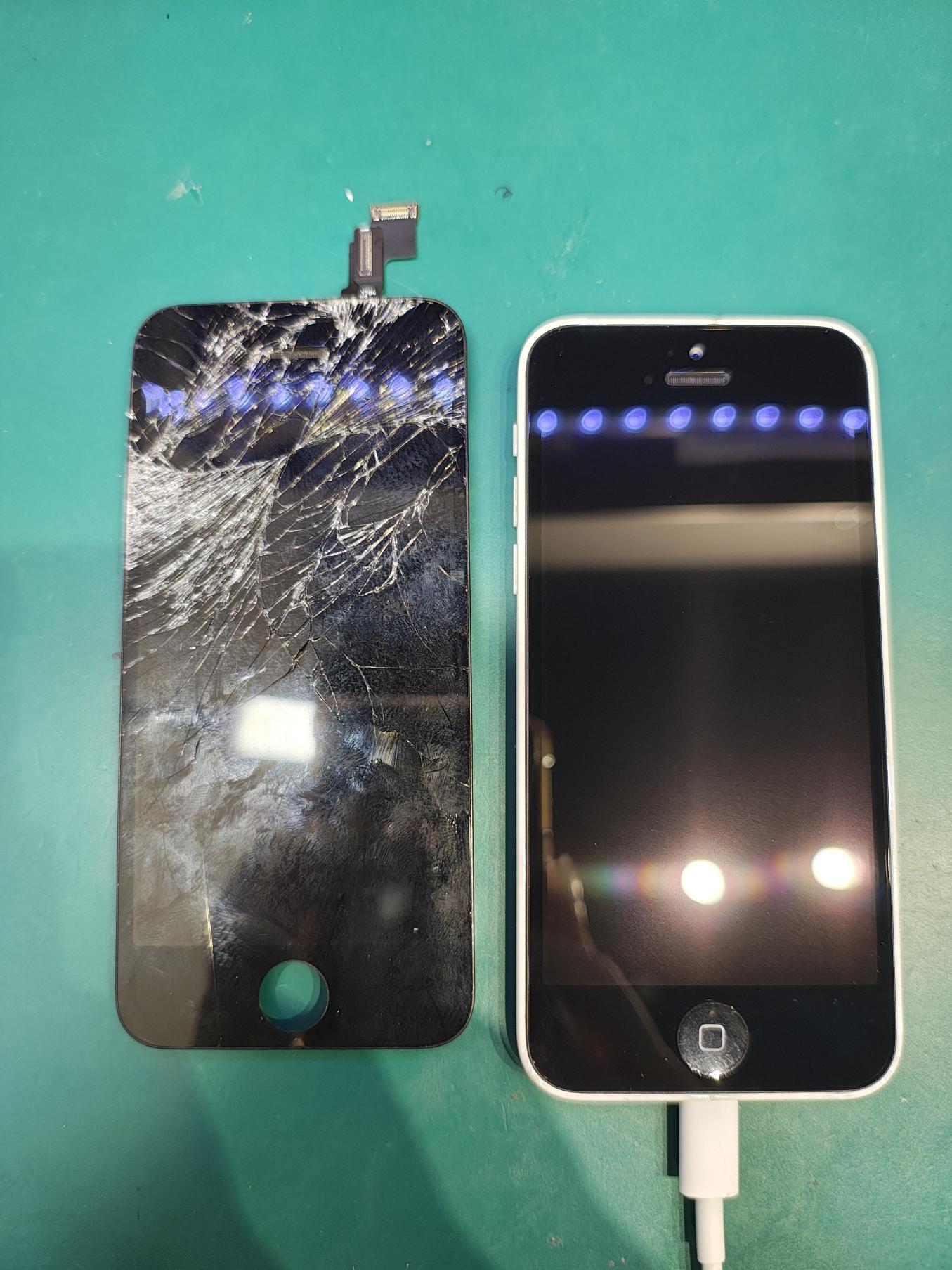 古いiPhone 5cでも画面交換できる？大きく割れたディスプレイを修理しました！